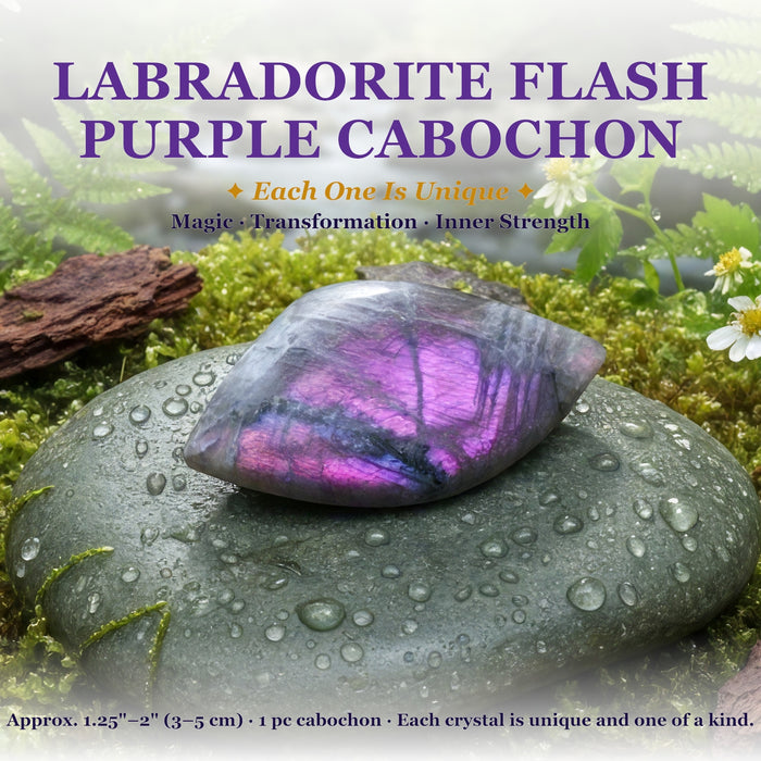 Cabochon in labradorite