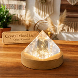 Krystal stemningslys (klar kvarts medium pyramide)