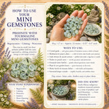 Prehnite avec mini pierres précieuses de tourmaline (lot de 50 grammes / 1,7 oz)