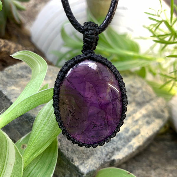 Amethyst Macramé Pendant Necklace