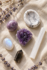 Spiritual Sleep crystal kit on cream linen with the Mini Cluster amethyst as centerpiece, plus lepidolite, howlite, selenite, moonstone, and smoky quartz.