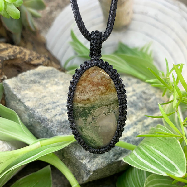 Green Moss Agate Macramé Pendant Necklace