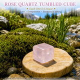 Cubo caído de cuarzo rosa