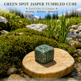 Cubo caído de jaspe de punto verde